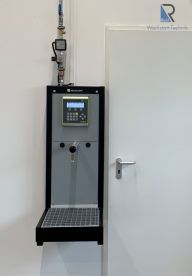 Oelabgabe ueber Wandzapftresen mit Oelmanagementsystem