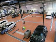 Blick in die Werkstatt mit autop Hebebuehnen.JPG