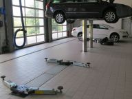 MAHA Zwei-Stempel-Hebebuehne ZS Square II.JPG