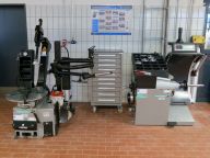 Hofmann Reifenmontier- und Wuchtmaschine.JPG